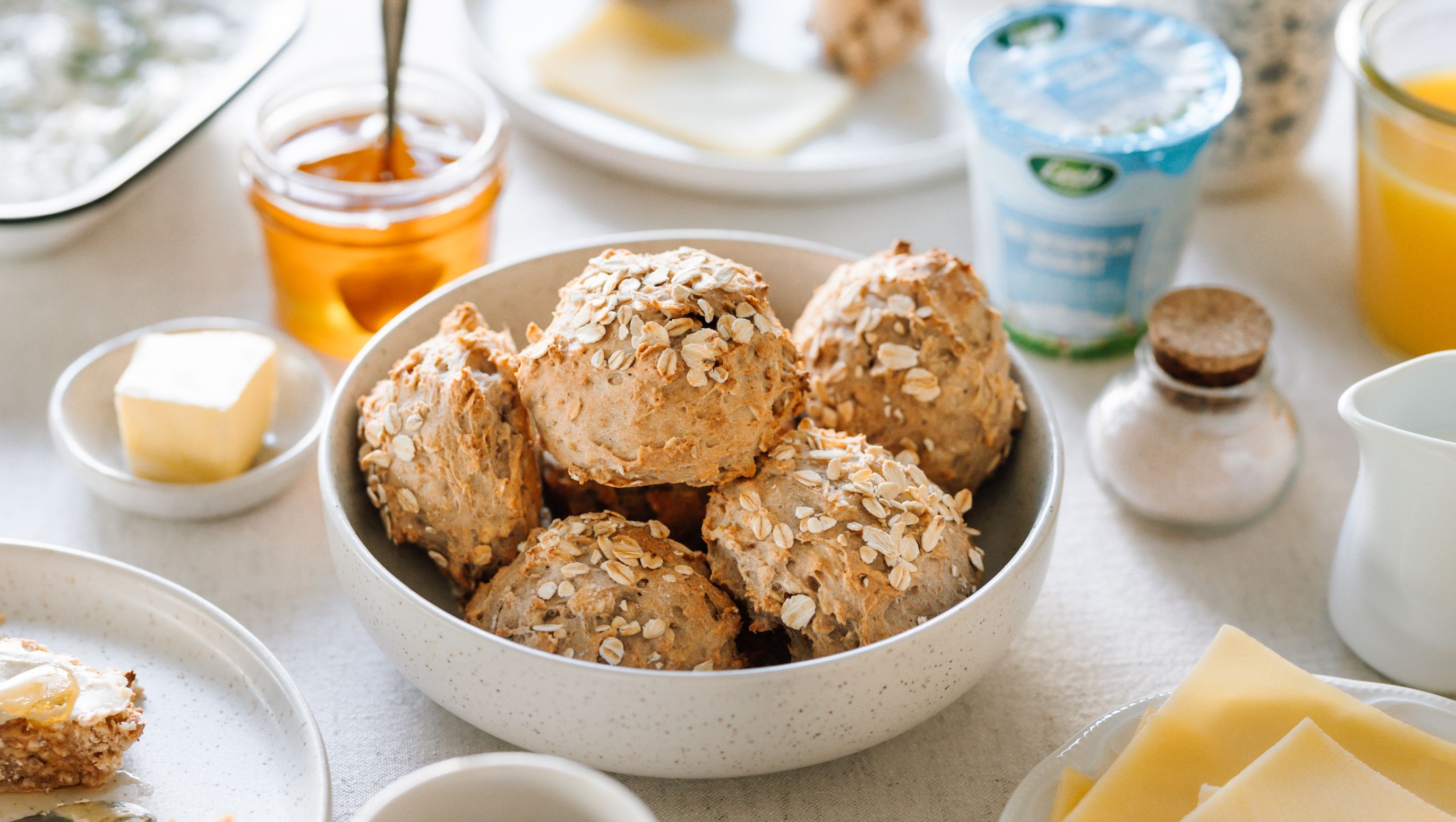 Breakfast buns with organic goat milk yoghurt and oatmeal Leeb Vital